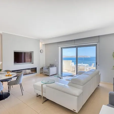 Beachfront With Pool Access Apartment