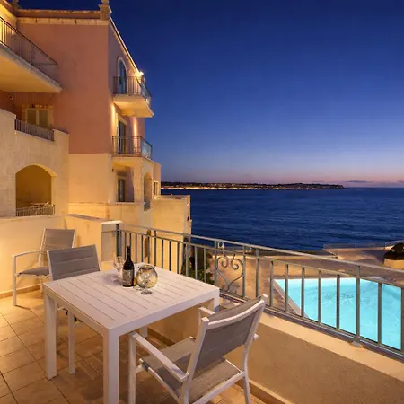 Apartment Beachfront With Pool Access *