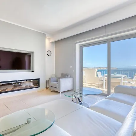 Beachfront With Pool Access Apartment