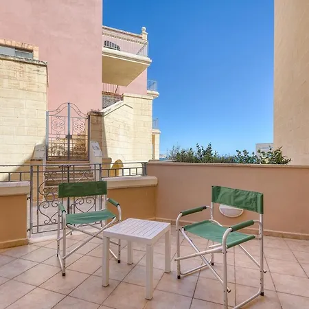 Apartment Beachfront With Pool Access *