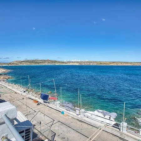 Beachfront With Pool Access Apartment *