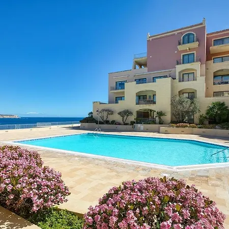 Beachfront With Pool Access Apartment