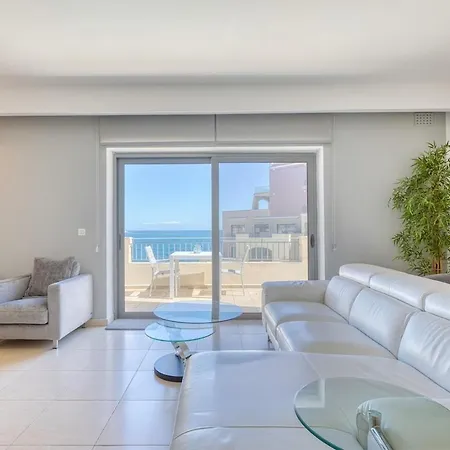 Beachfront With Pool Access Ghajn Zejtuna