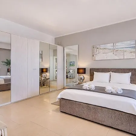 Apartment Beachfront With Pool Access