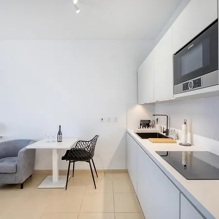 Beachfront With Pool Access Apartment