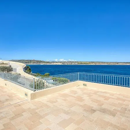 Beachfront With Pool Access Apartment