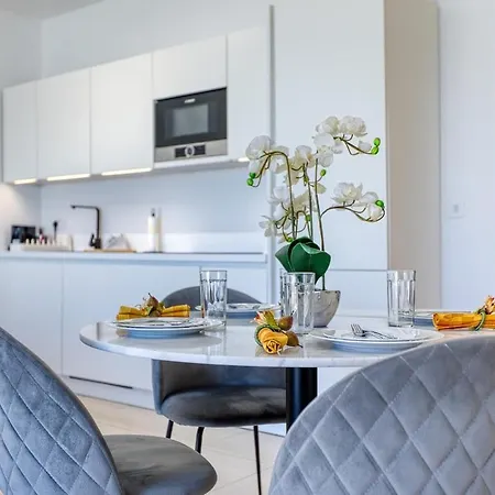Apartment Beachfront With Pool Access
